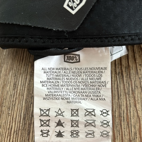 100% Fortis Knee Guard Black S/M - Picture 7 of 9